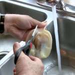 Video: How to Clean Razor Clams